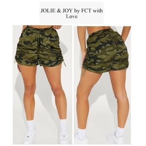 🆕Jolie & Joy Women's Ruched Camouflage Olive Combo Shorts S🆕